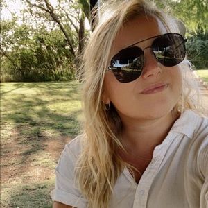 Meet your Posher, Casey